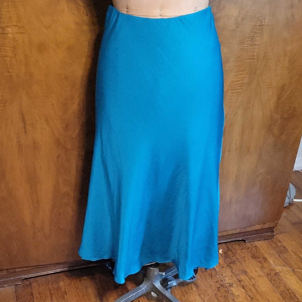 Chic Women's Maxi Skirt in Vibrant Blue